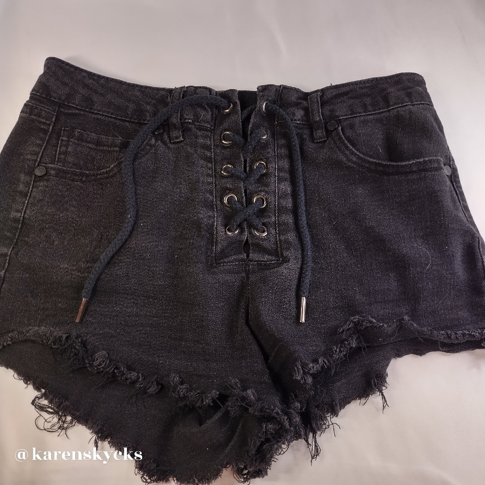 𝅺refuge Shorts